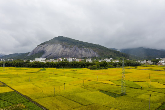 廣東封開大斑石景區(qū)景美如畫
