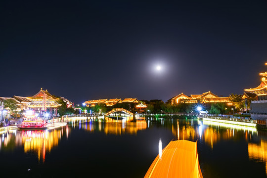 開(kāi)封清明上河園七盛角水系夜景