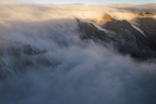 航拍高山云海日出自然風光
