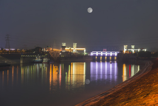 葛洲壩船閘夜景