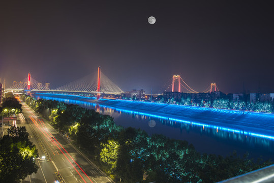 月光下的至喜長江大橋