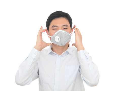 男士把N95口罩正確的戴起來