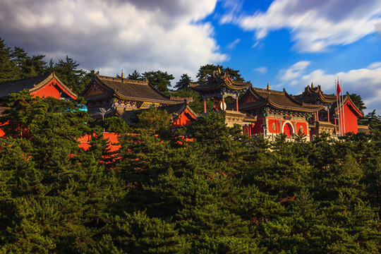 山西太原棲霞峰禪寺風(fēng)光