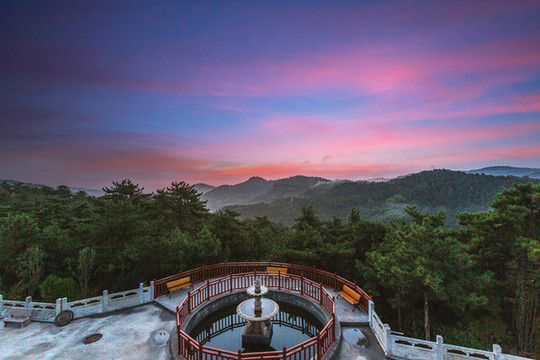 山西太原棲霞峰禪寺風光