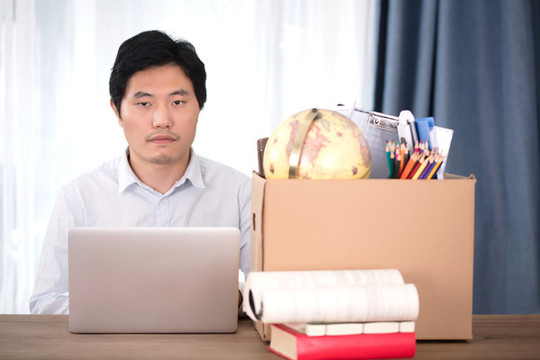 經(jīng)濟(jì)不景氣被企業(yè)裁掉的員工