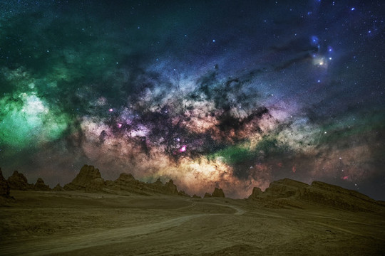 鄂博梁丹霞地貌銀河星空