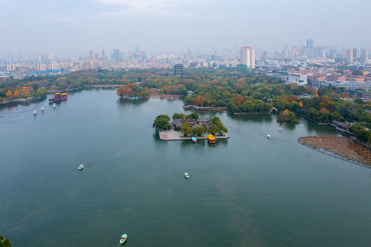 航拍濟(jì)南大明湖秋色