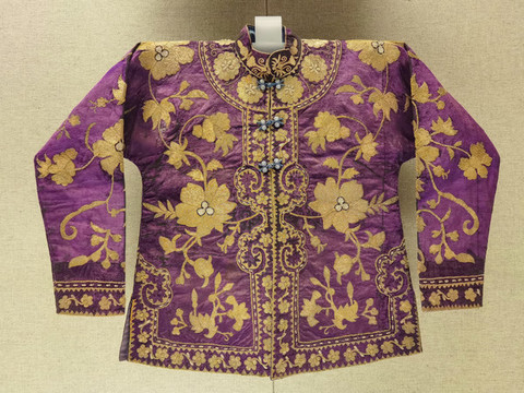 土家族繡花鳥紋女服