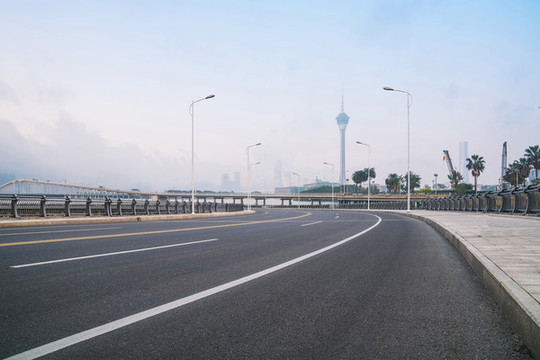 中國澳門的城市天際線和高速公路