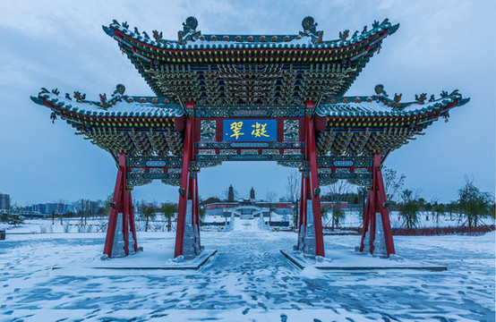 中國山西太原雙塔公園初雪風(fēng)光