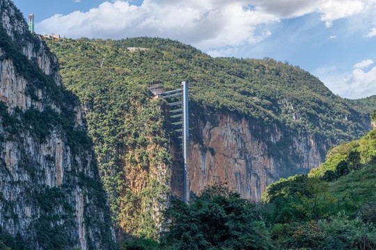 泥豬河峽谷電梯