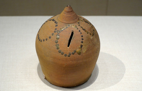 唐代褐色點(diǎn)彩圓圈紋撲滿