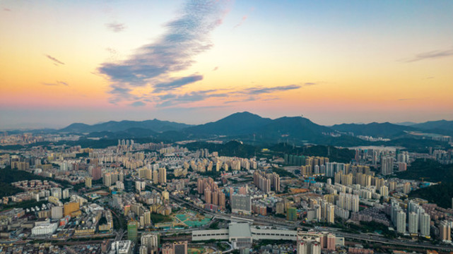 深圳布吉東站