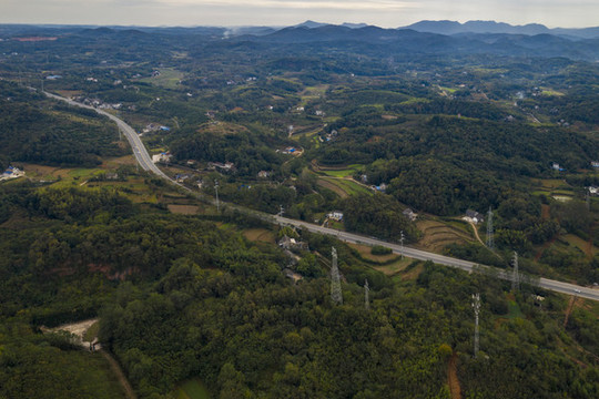 山區(qū)公路航拍