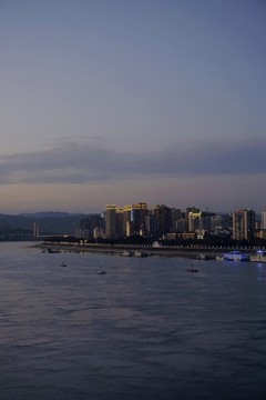 江邊城市