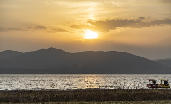 中國(guó)河北沽源縣閃電湖風(fēng)光