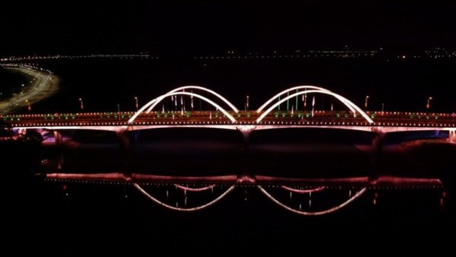 航拍夜晚的江西吉安廬陵大橋