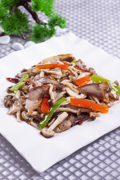 蟹味菇炒叉燒