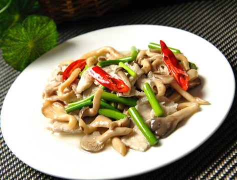 野生菌炒肉