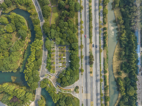 航拍森林高速公路