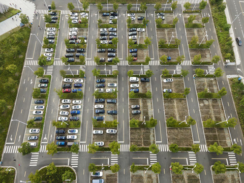 航拍生態(tài)停車場