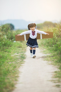 自由飛翔的女孩子