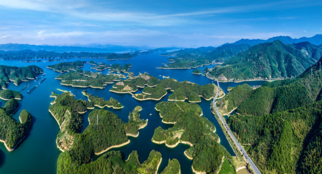 航拍杭州千島湖山水全景