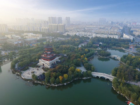 航拍濟(jì)寧園林風(fēng)景