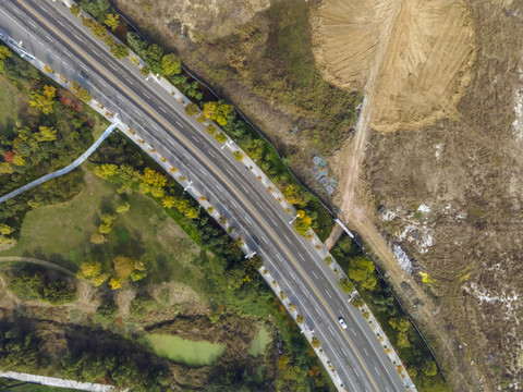 航拍樹林公路