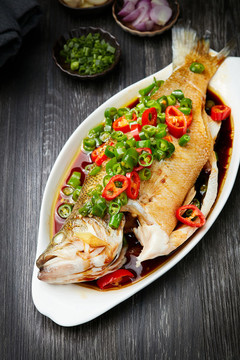清蒸鱸魚