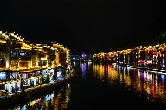 黔東南鎮(zhèn)遠(yuǎn)古城夜景風(fēng)光