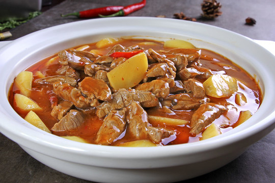 土豆燜牛腩