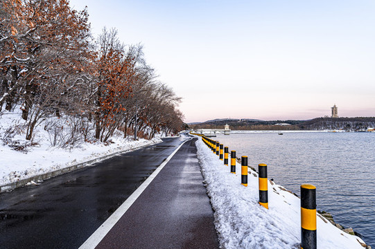 雪后的長(zhǎng)春凈月潭森林公園風(fēng)景