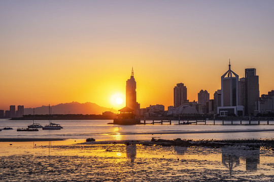 黃昏下的青島海岸線