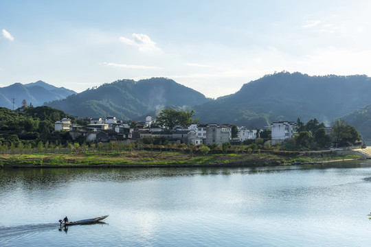 徽州新安江十里畫廊青山綠水