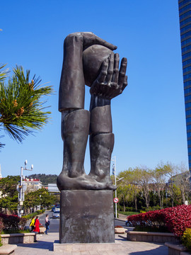 青島天地之間雕塑