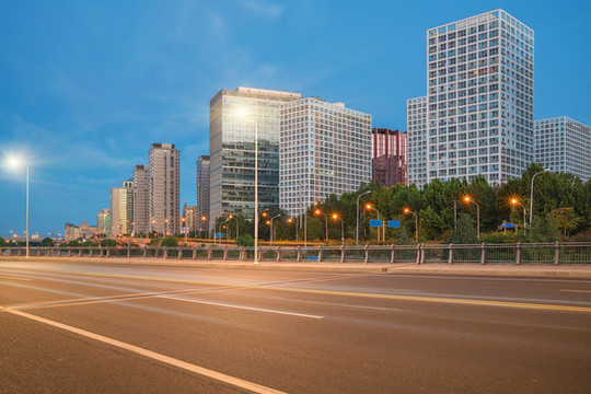 首都北京城市天際線和高速公路