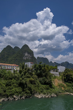 白云朵朵藍(lán)天白云綠水青山