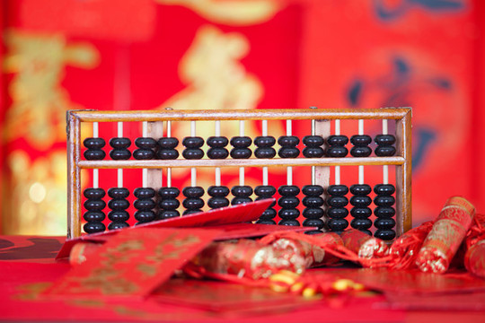 算珠工具和鞭炮飾品