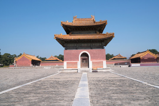 清西陵泰陵陵園里的碑亭