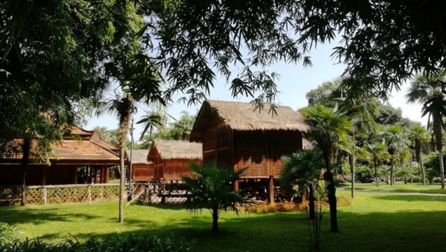 昆明民族村傣族建筑風(fēng)光