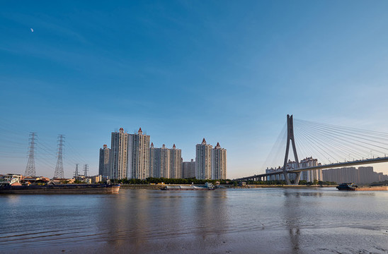 藍(lán)天夕陽東沙橋
