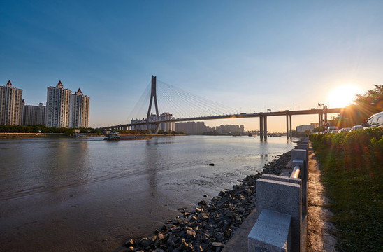 藍(lán)天夕陽(yáng)東沙橋