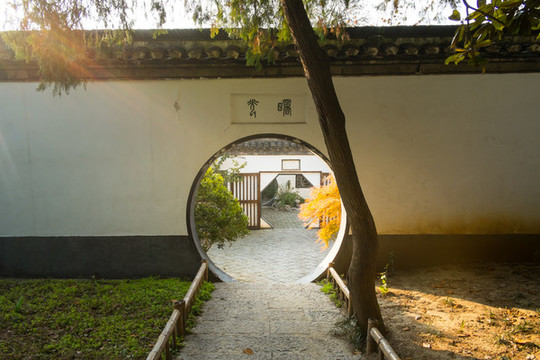 園林月門(mén)