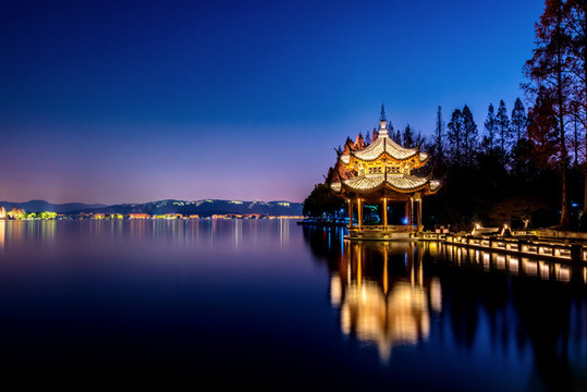 中國(guó)浙江杭州西湖夕影亭夜景風(fēng)光