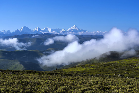 貢嘎雪山風光
