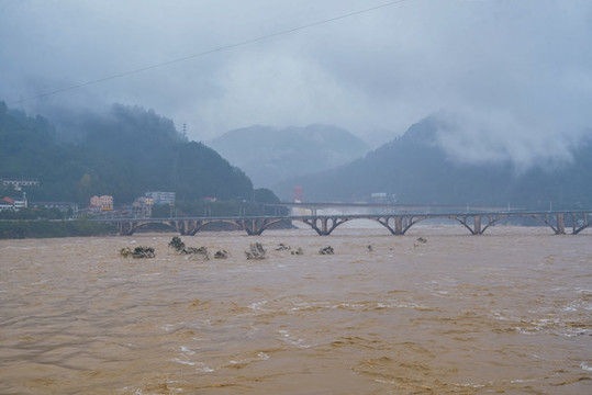 雨中漢江