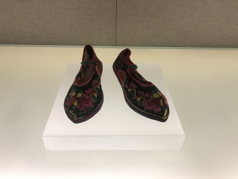 羌族繡花女鞋
