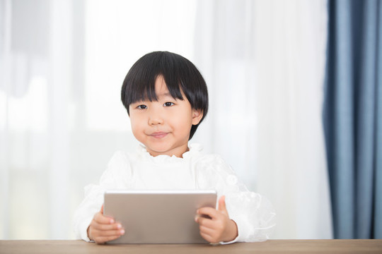 居家上課的孩子