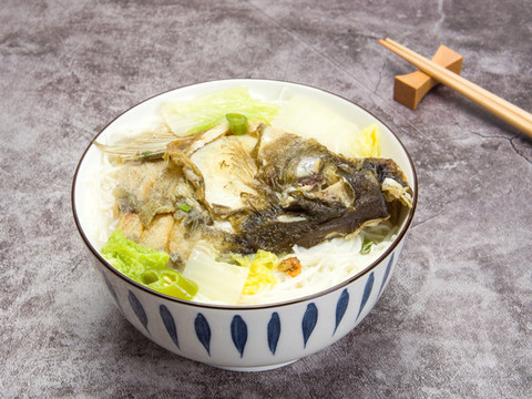 湖南衡陽地方特色早餐魚頭粉